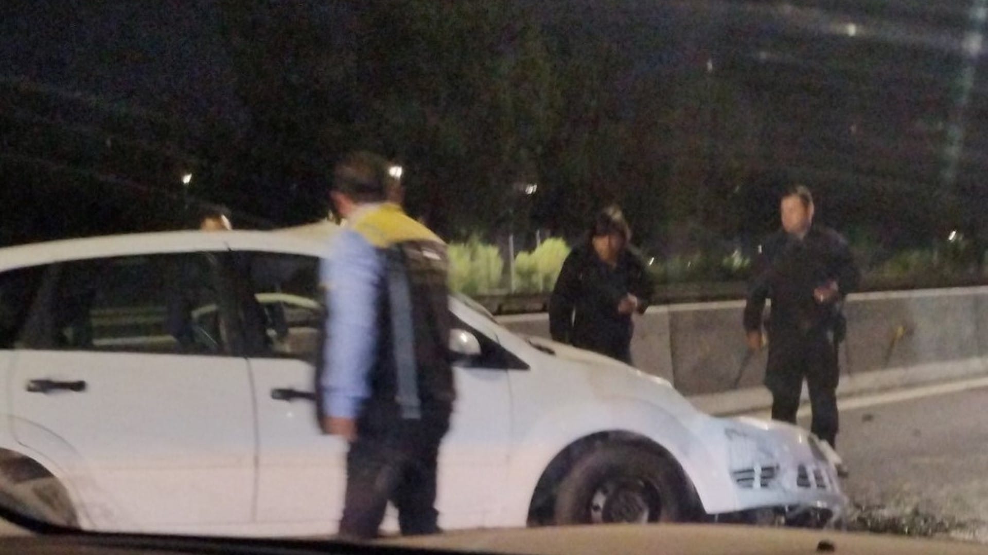 Conductor fallece tras colisión frontal de automóviles en la Costanera Norte