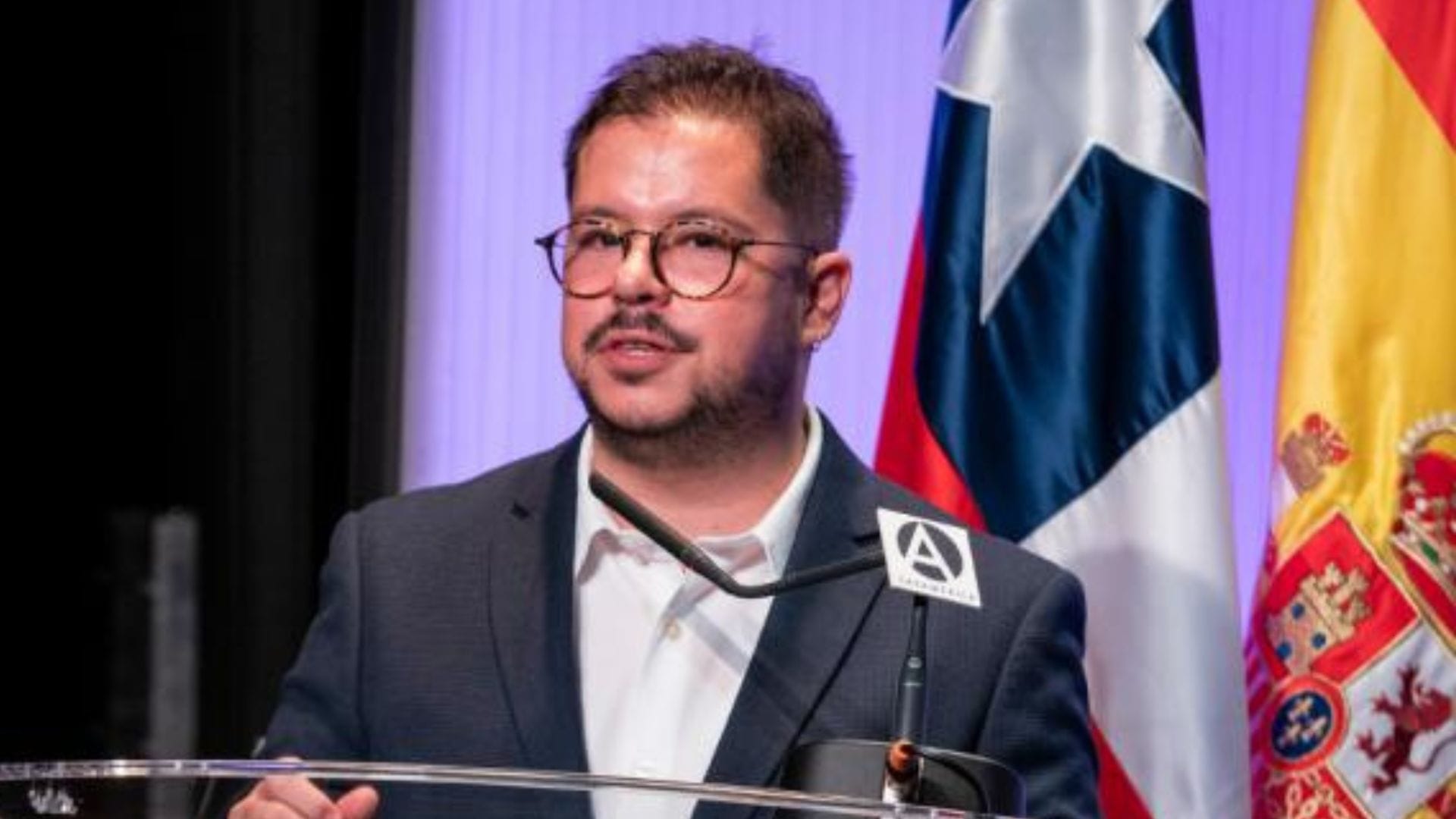 Embajador de Chile en España no asistió a tradicional ceremonia con el rey: Estaba de vacaciones