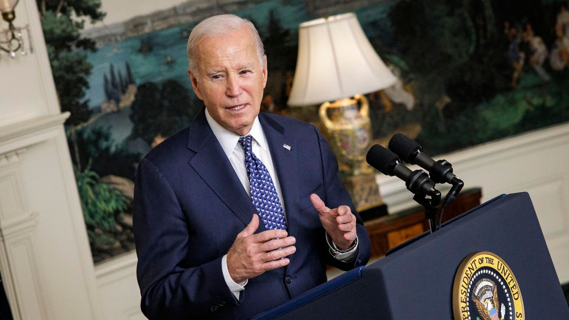 “Soy un hombre mayor y sé qué demonios estoy haciendo”: Biden rechaza cuestionamientos por su memoria