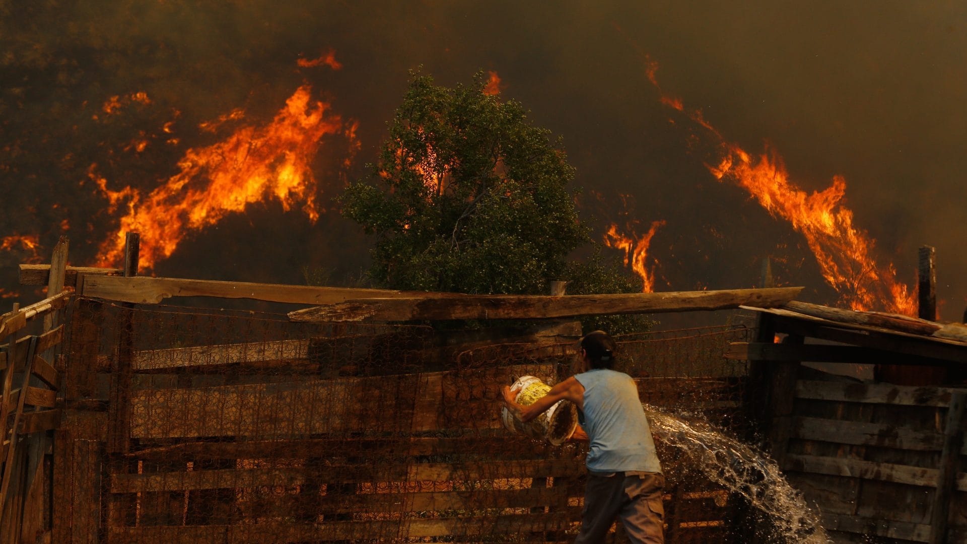 Anuncian nuevo toque de queda para cuatro comunas de la Región de Valparaíso tras incendios