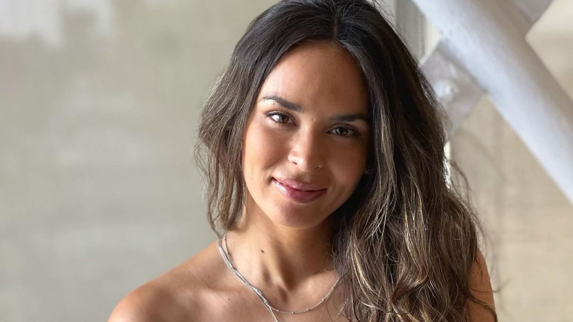 Jhendelyn Núñez desató ola de reacciones al publicar romántico video con su nuevo amor: “Mi esposo está de duelo”