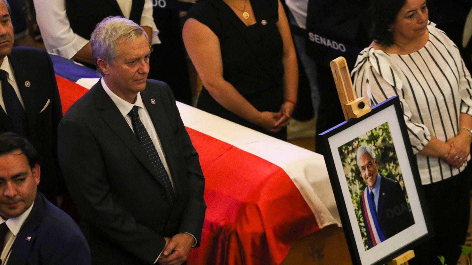 “Prefiero no hablar de política”: José Antonio Kast declina pregunta en funeral de Piñera