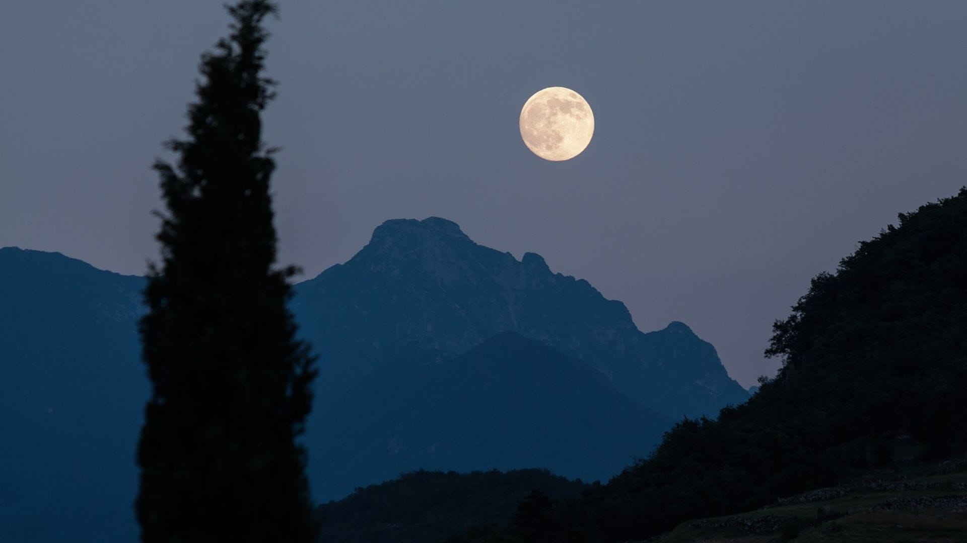 Gobierno de EEUU pide a la Nasa fijar un horario para la Luna