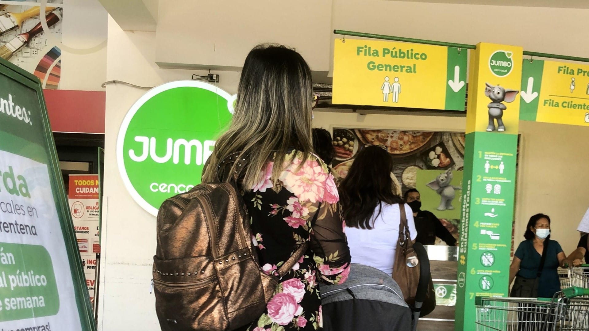 Violenta riña de trabajadoras en Jumbo del Gran Concepción: Intentó atacar a colega con cuchillo