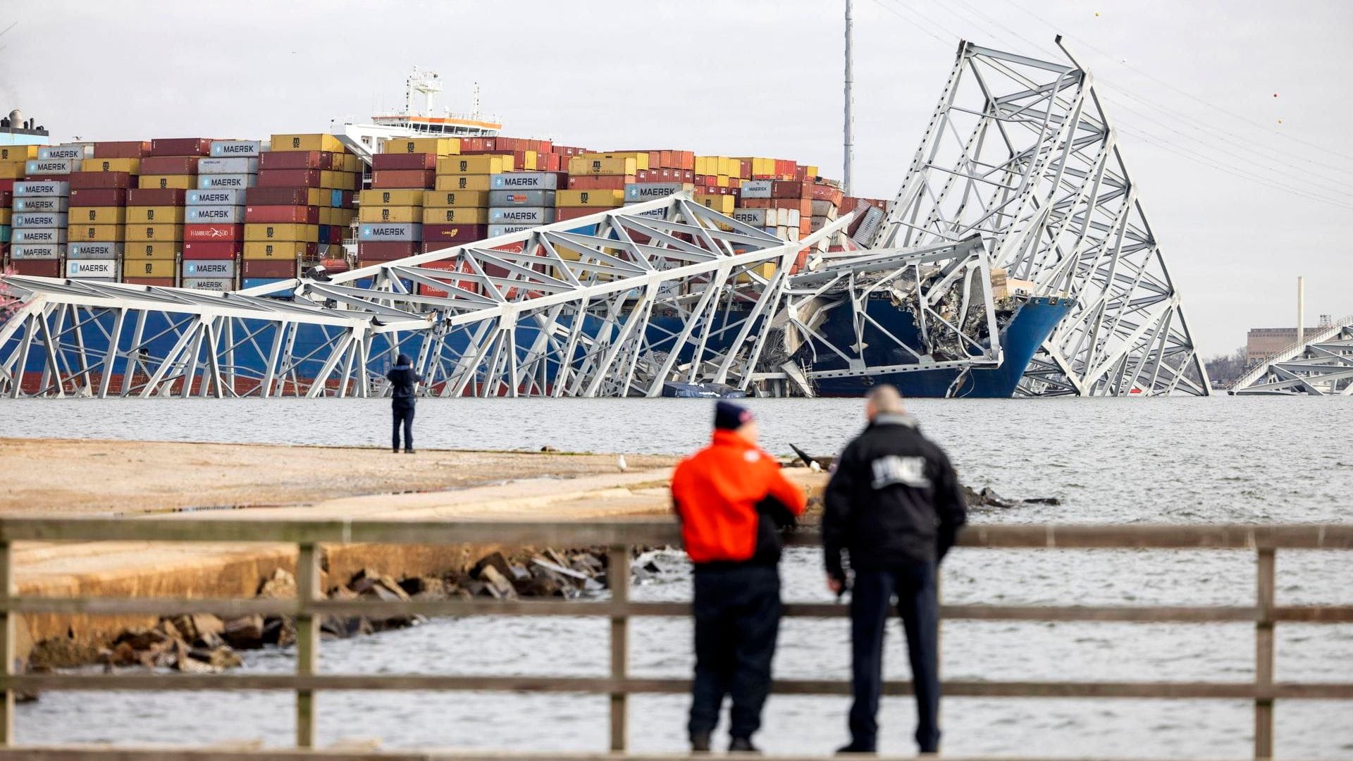 Buque que chocó contra puente en Baltimore tiene contenedores con material peligroso