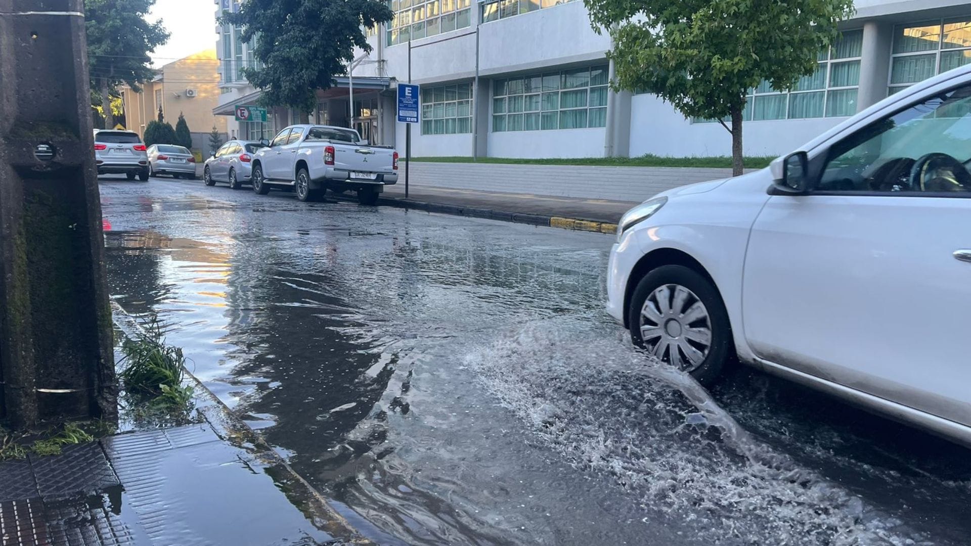 Serviu intervendrá intersección de calles Víctor Lamas con Colo Colo de Concepción a raíz de permanente inundación