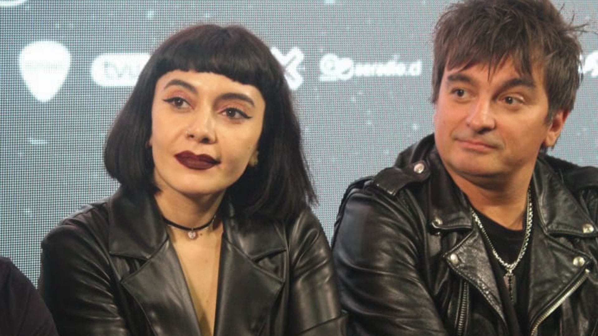 Cancamusa sacó risas en punto de prensa junto a Los Bunkers: “Sus canciones me acompañaron cuando era niña”
