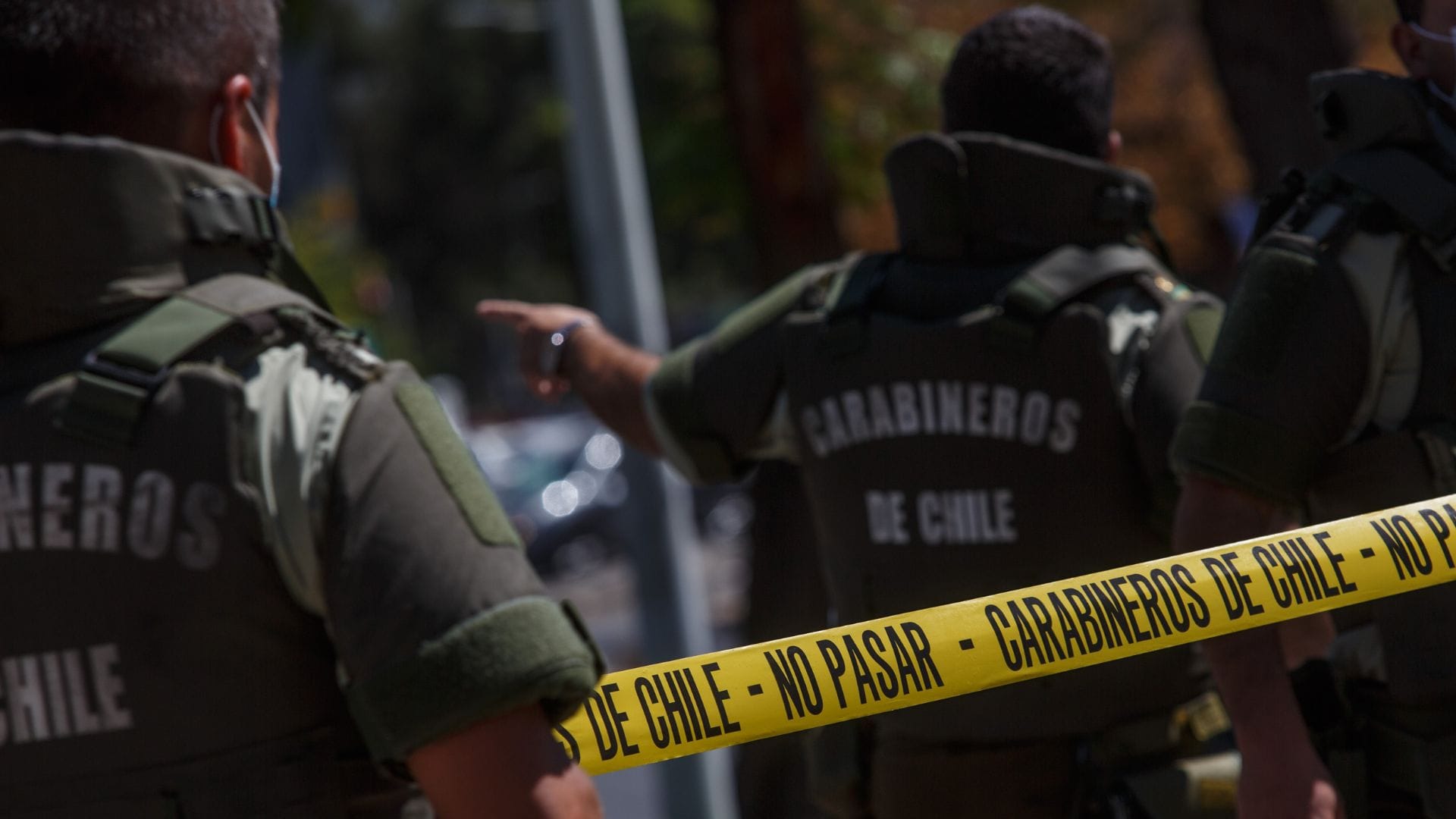 Conductor de aplicación trató de evitar el robo de su vehículo y chocó con reja en San Joaquín