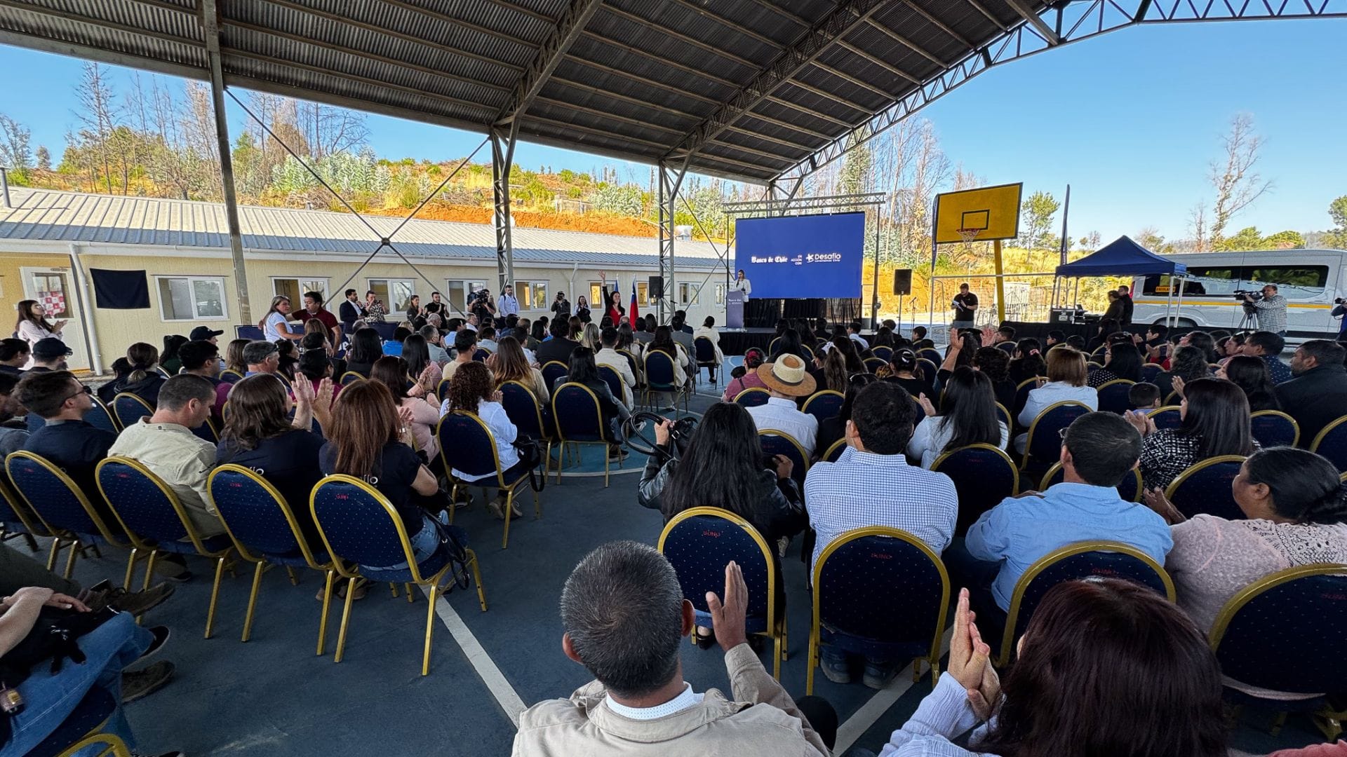 Con modernas instalaciones: Inauguran primera escuela reconstruida tras incendios forestales en Santa Juana