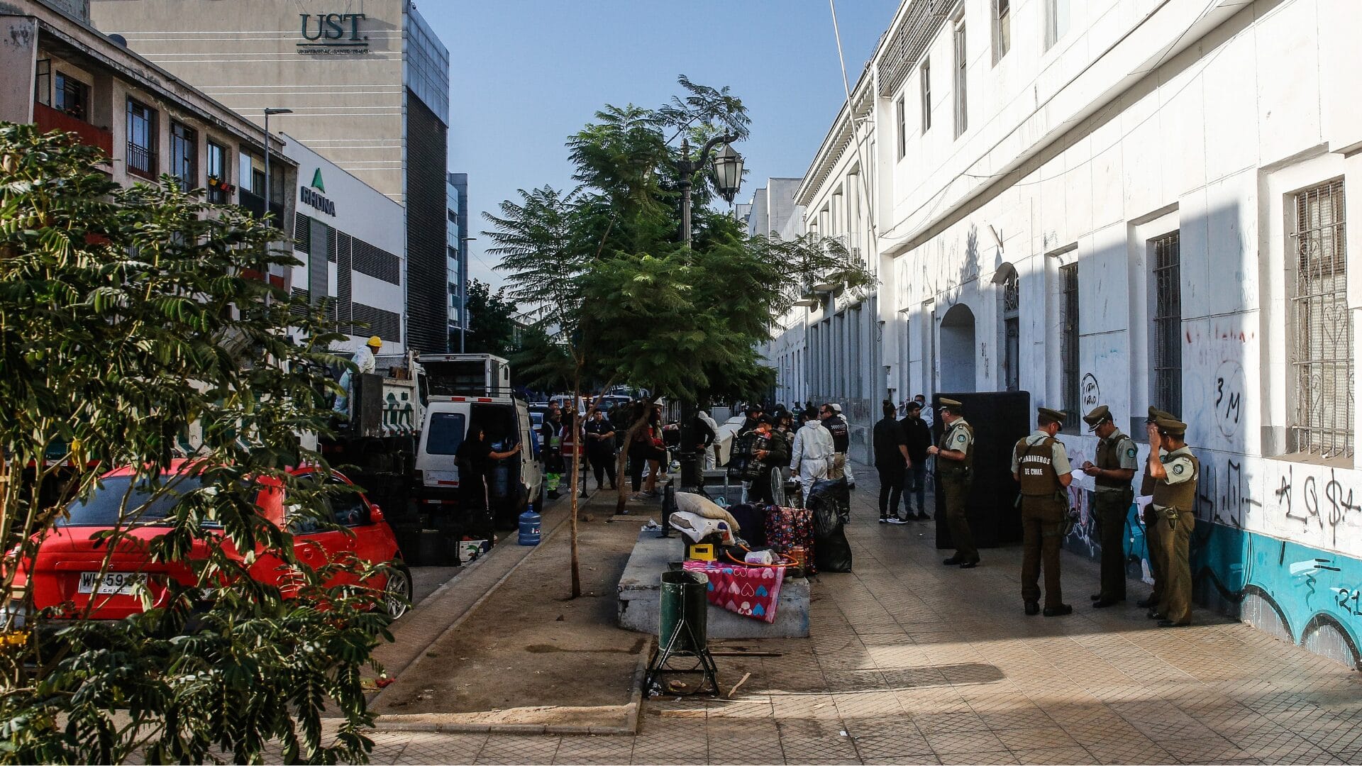 Más de 70 personas fueron desalojadas en Barrio Universitario: Inmueble tomado era un instituto profesional