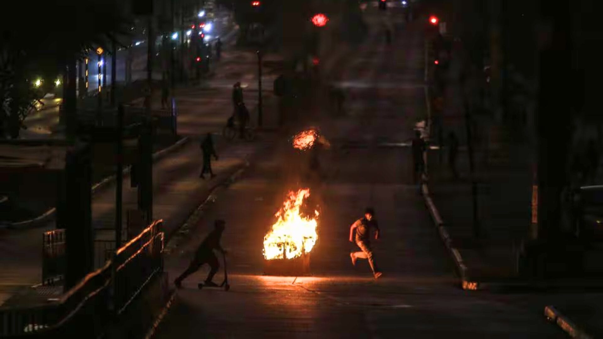 Hombre asaltado y baleado en Peñalolén: Ambulancia tuvo dificultades para llegar debido a barricadas
