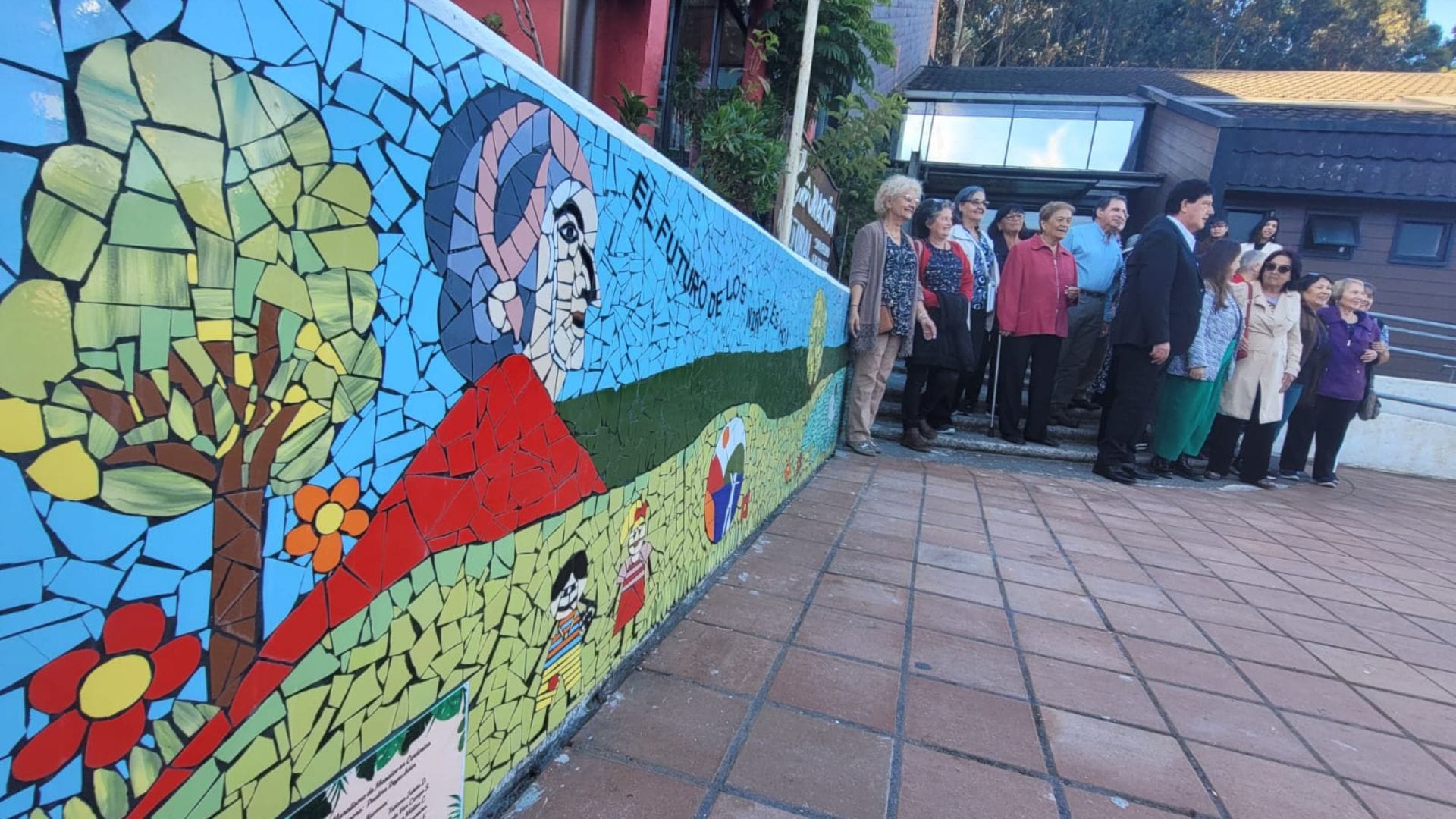 Mosaico en homenaje a Gabriela Mistral ornamentará Corporación Cultural de San Pedro de la Paz