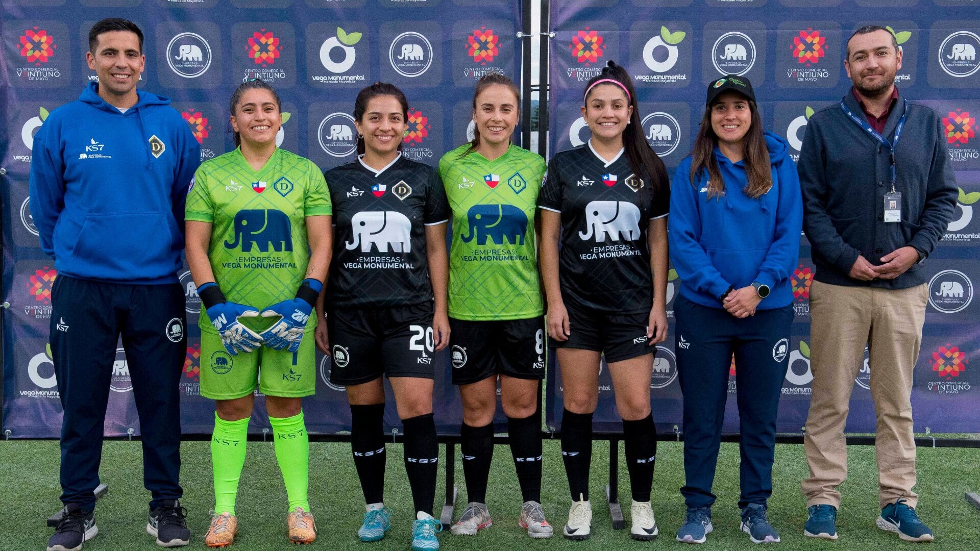 Empresas Vega Monumental entregó su apoyo a equipo femenino Deluxe de Concepción que disputará la Copa Libertadores