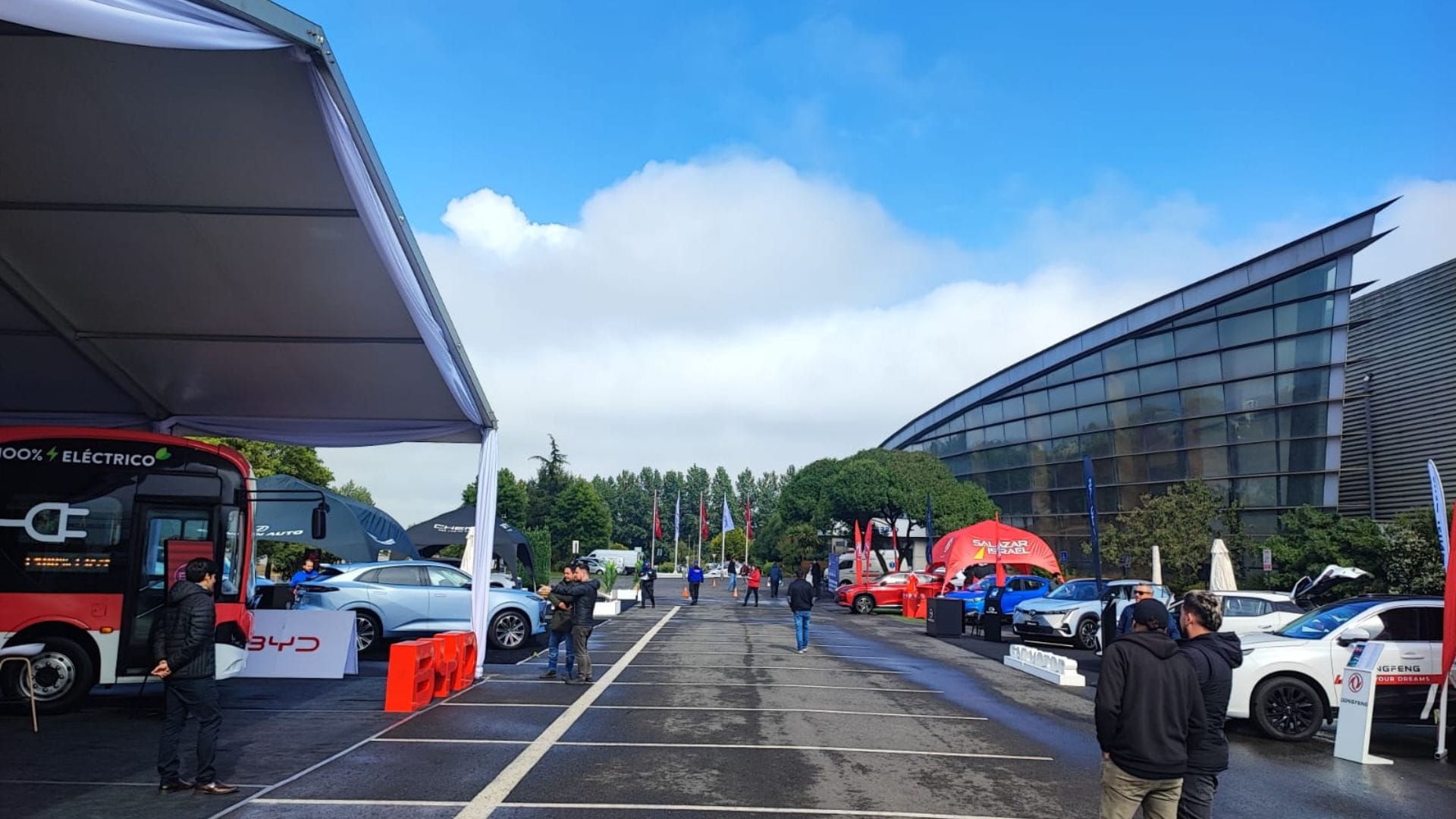 Feria Itinerante Internacional de autos chinos llegó a Concepción: Por dos días exhibirán a más de 15 marcas de vehículos
