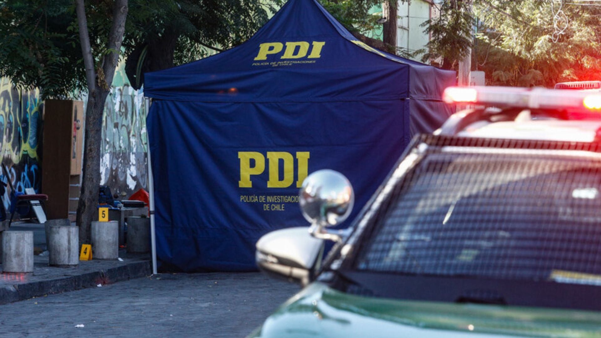 Tenía lesiones “tipo defensa” en sus manos: Hallan a hombre sin vida en antejardín de una casa en Osorno