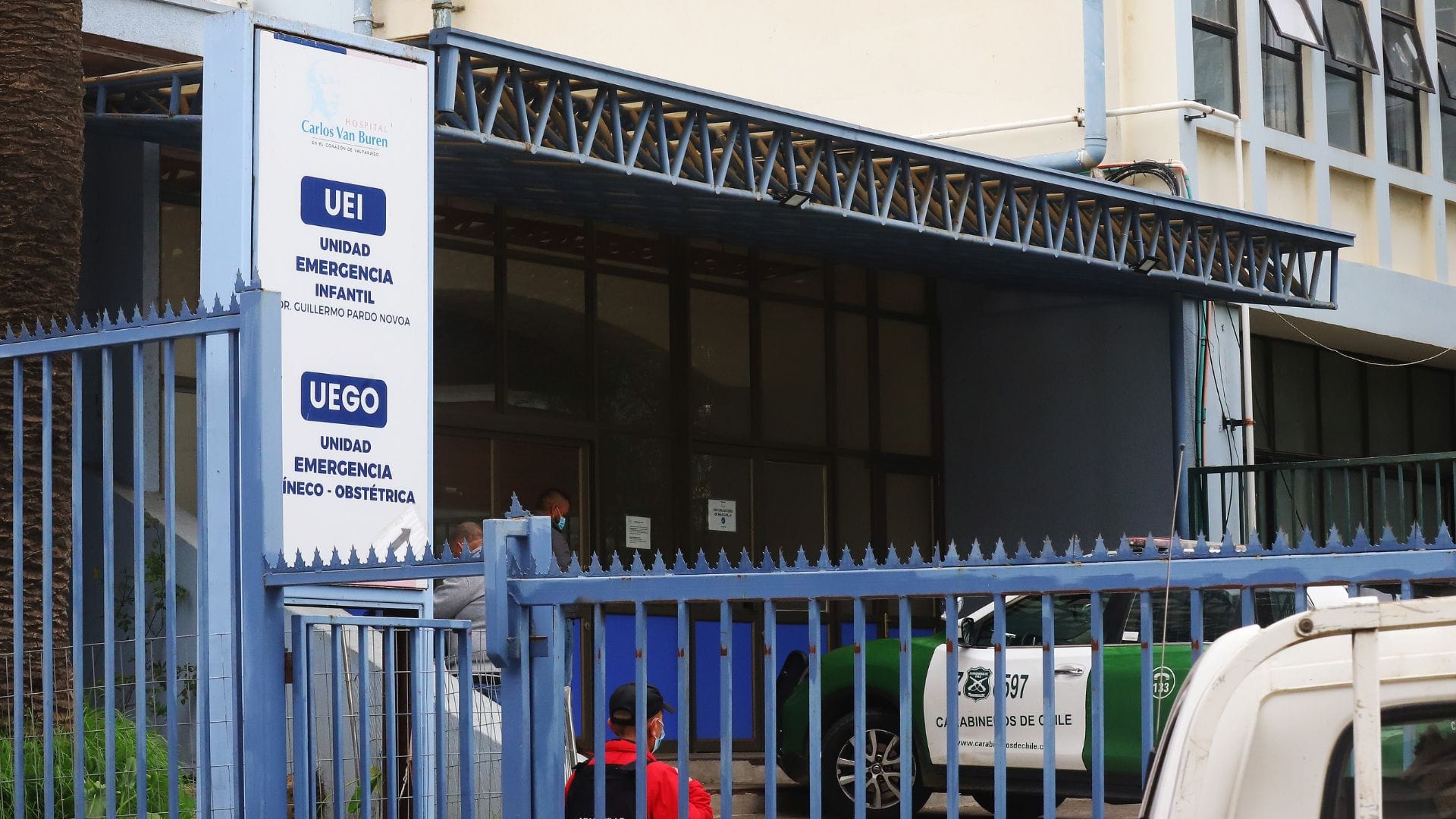 Conmoción tras muerte de mujer en Hospital Carlos Van Buren: Perdió la vida tras caer desde el quinto piso