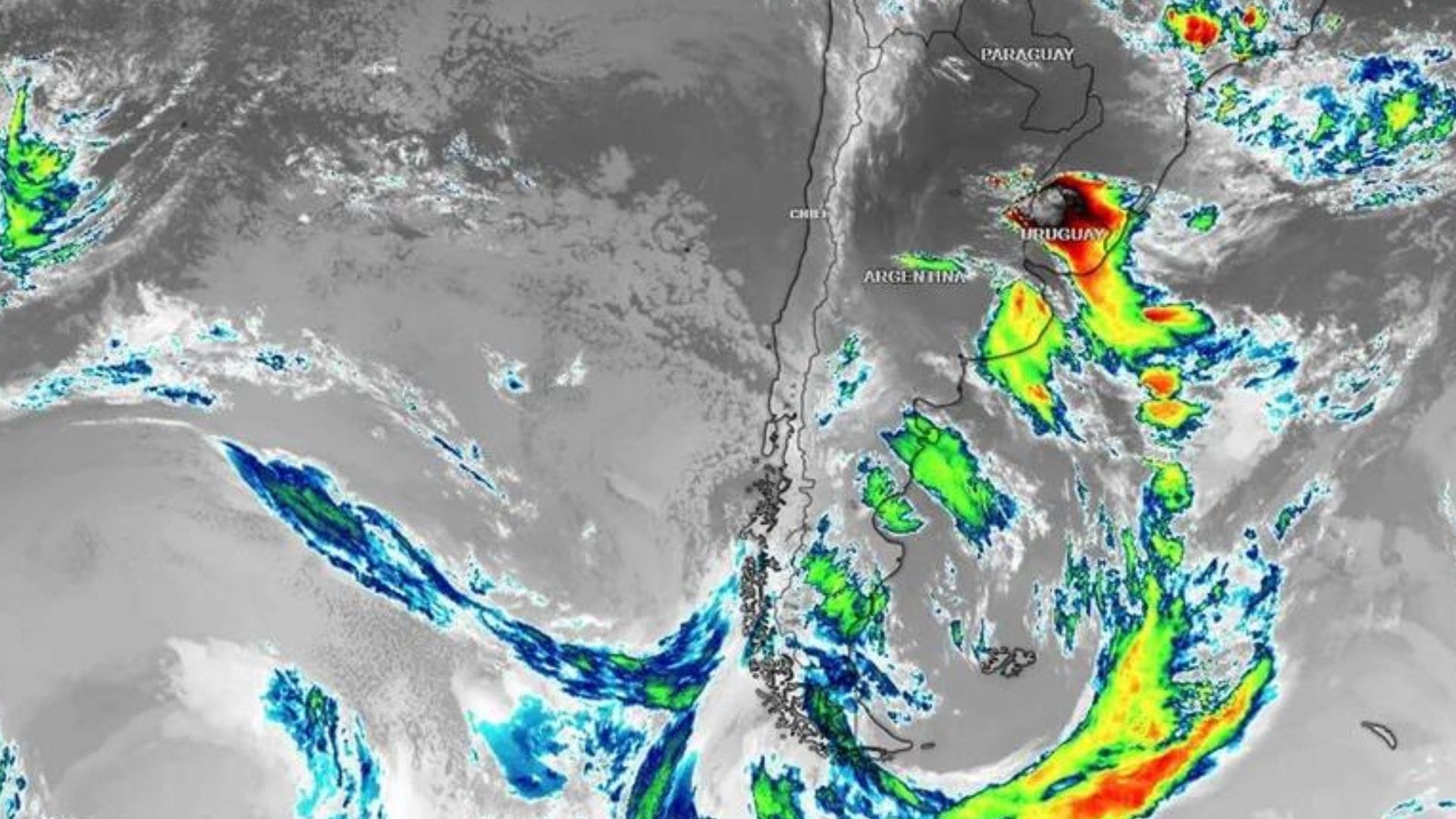 Sistema frontal provoca marejadas en varios sectores de la costa de Chile: estas son las zonas afectadas