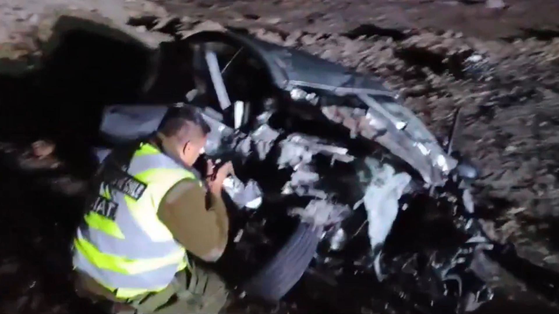 Auto quedó destruido tras chocar con un bus: Accidente de alta energía deja un fallecido y 18 heridos en ruta de Calama