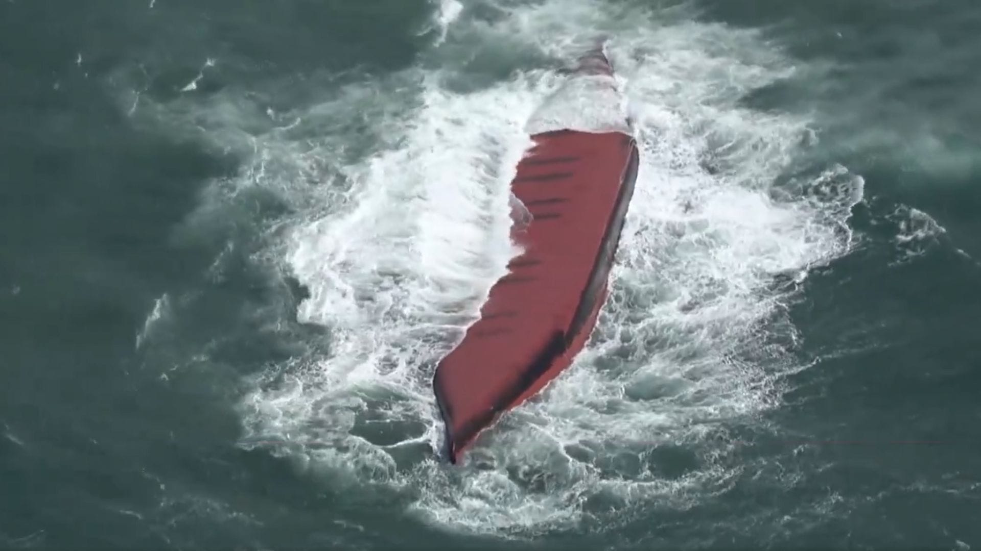 Ocho personas mueren y dos están desaparecidas tras naufragio de barco con productos químicos frente a la costa de Japón