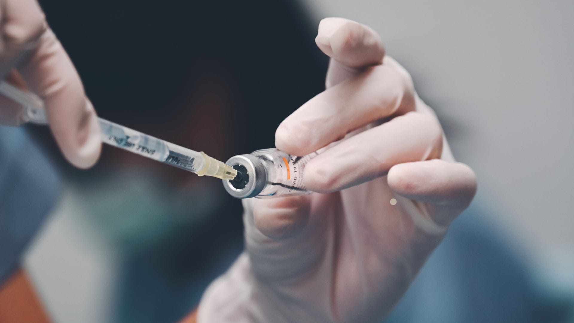 Vacuna para prevenir el virus sincicial: hacia quiénes está dirigida en Chile y en qué consiste
