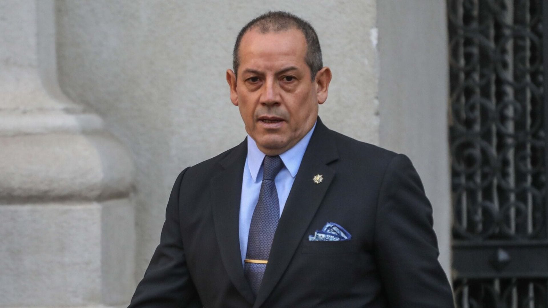 Allanaron su casa y oficina: Formalizarán al director general de la PDI Sergio Muñoz por “Caso Audios”
