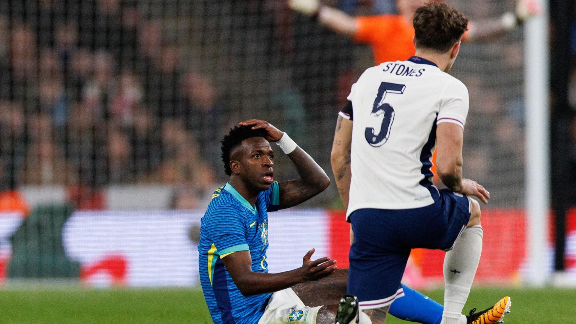 Vinícius rompe a llorar al hablar del racismo: “Cada vez tengo menos ganas de jugar”