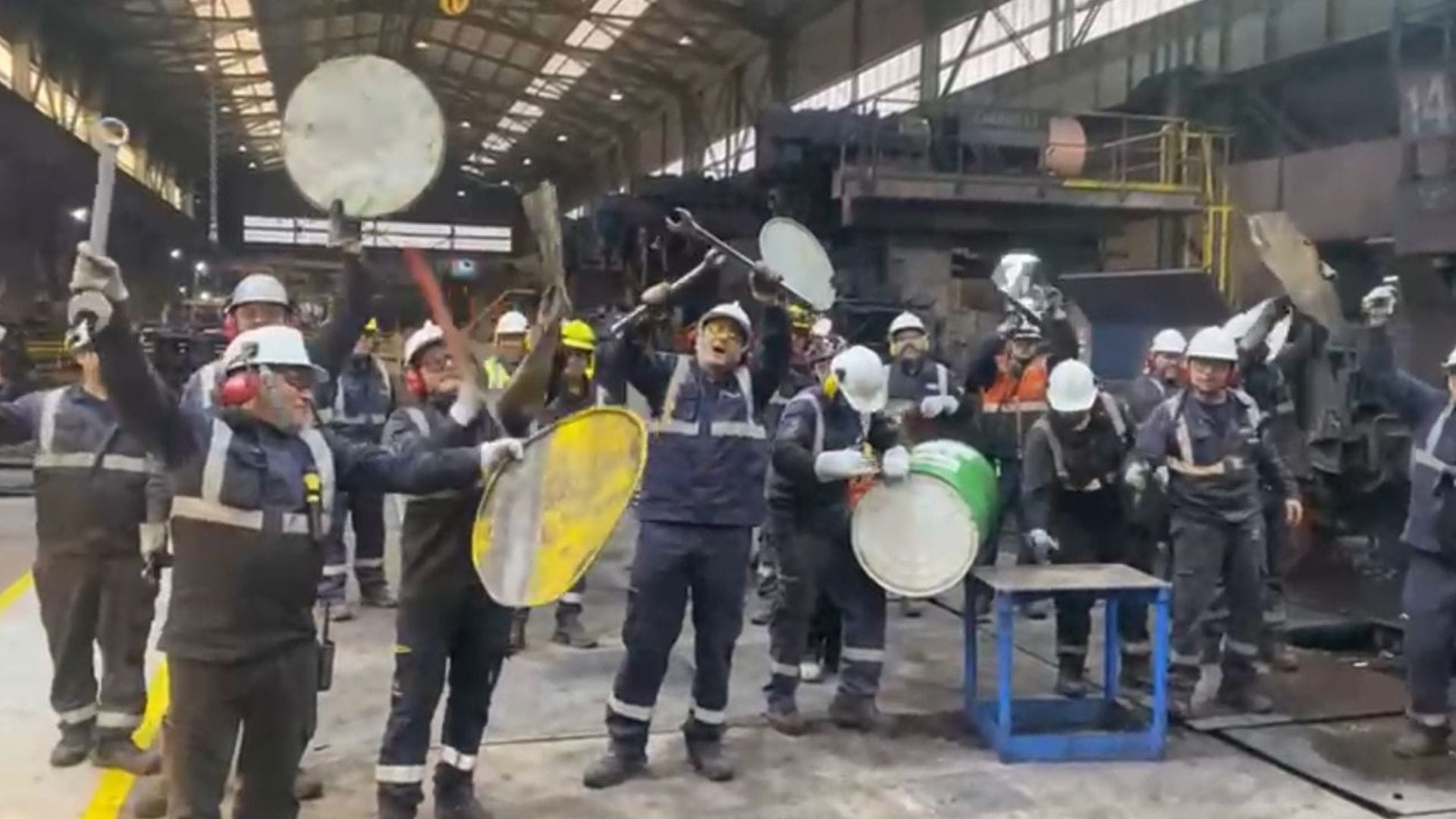El emocionante registro desde el corazón de Huachipato: Trabajadores claman que “no se cierra” con cacerolazo