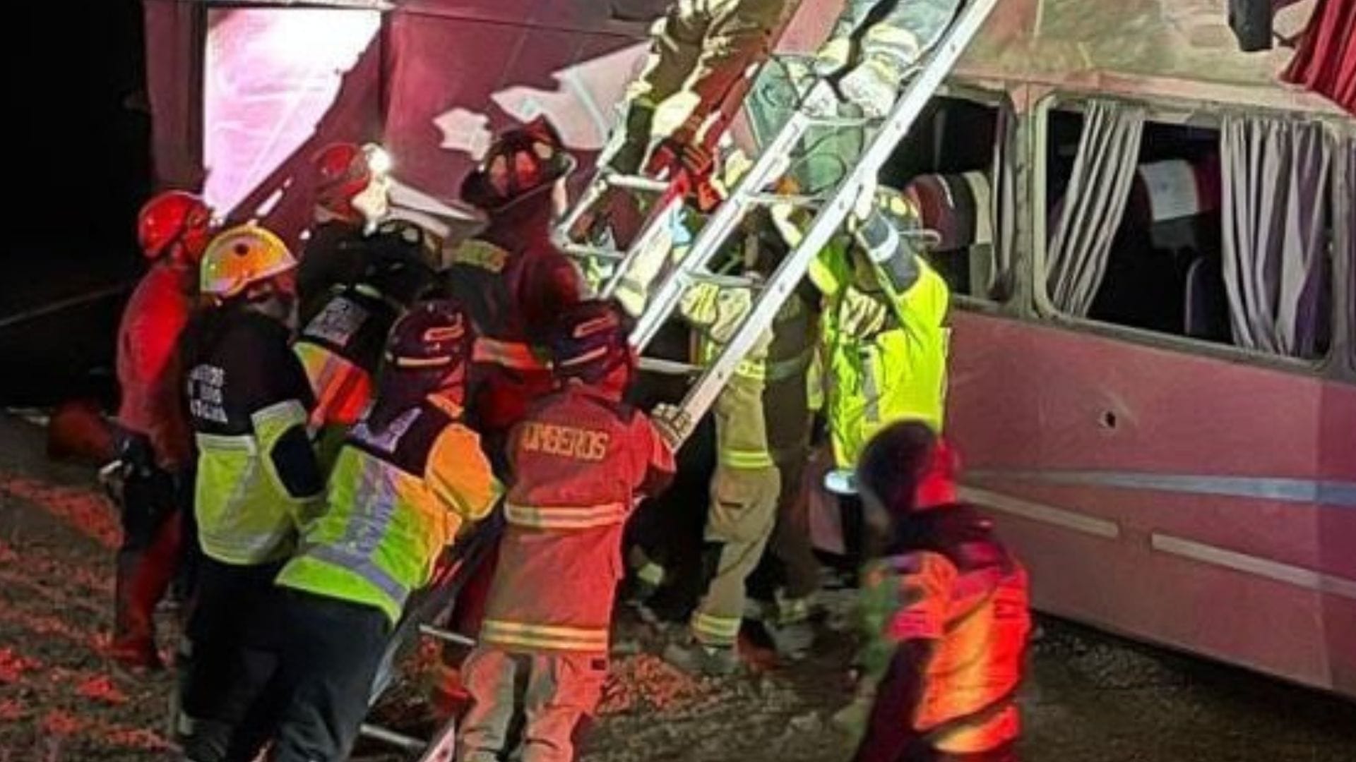 Eran turistas brasileños: Aumenta cifra de fallecidos en trágico accidente de bus en San Pedro de Atacama