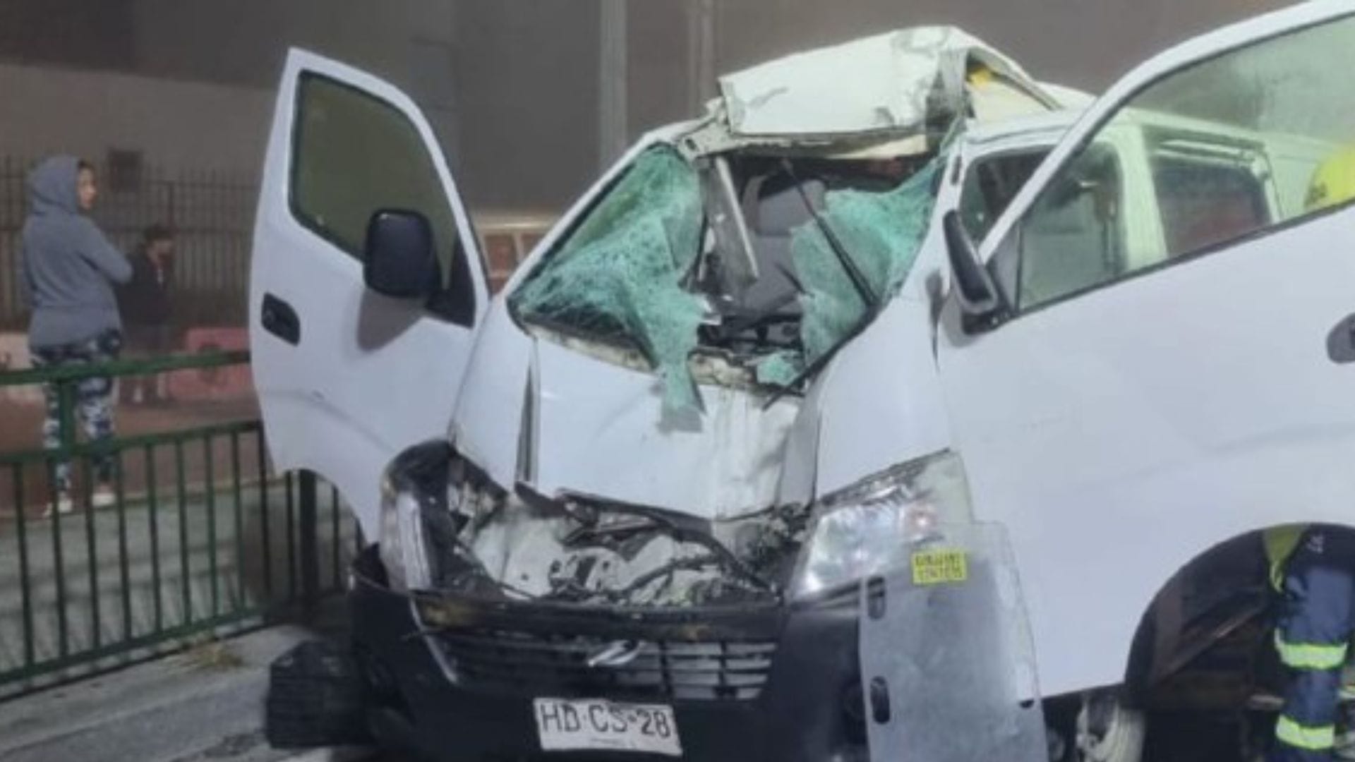 Grave accidente en Ruta 160 de San Pedro de la Paz: Retroexcavadora se da a la fuga tras impacto con furgón