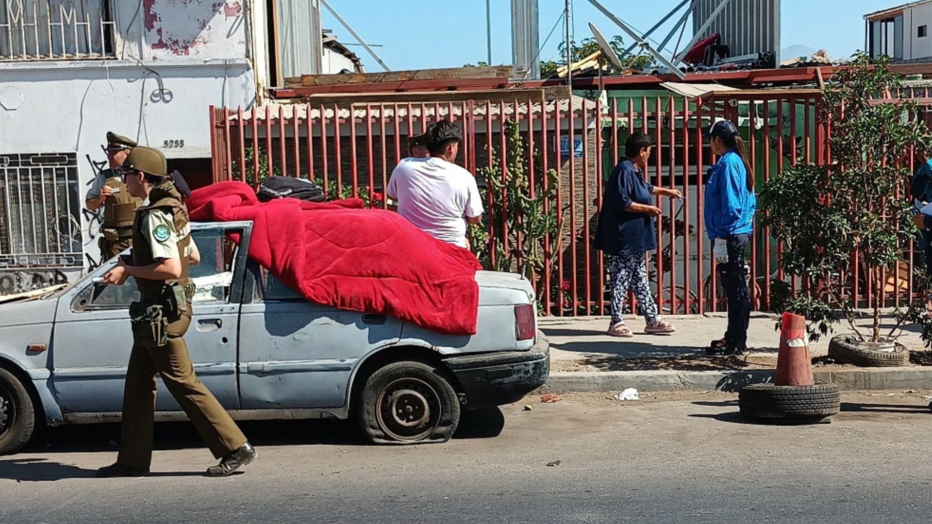 Auto abandonado era usado como un motel: Cobraban “2 lucas” por media hora de “estadía”