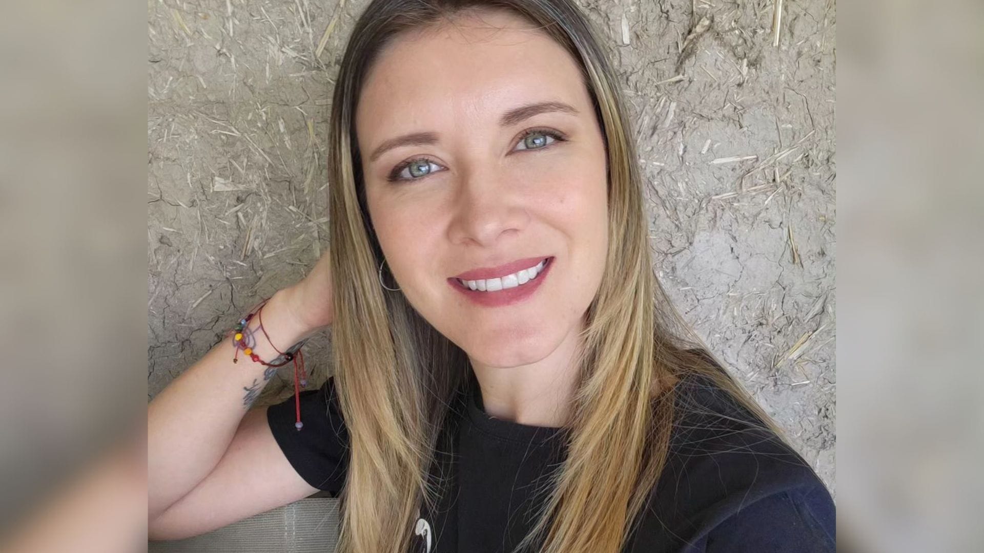 Con guiño a Shakira e indirecta a Kaminski: Carla Jara sorprendió con radical cambio de look