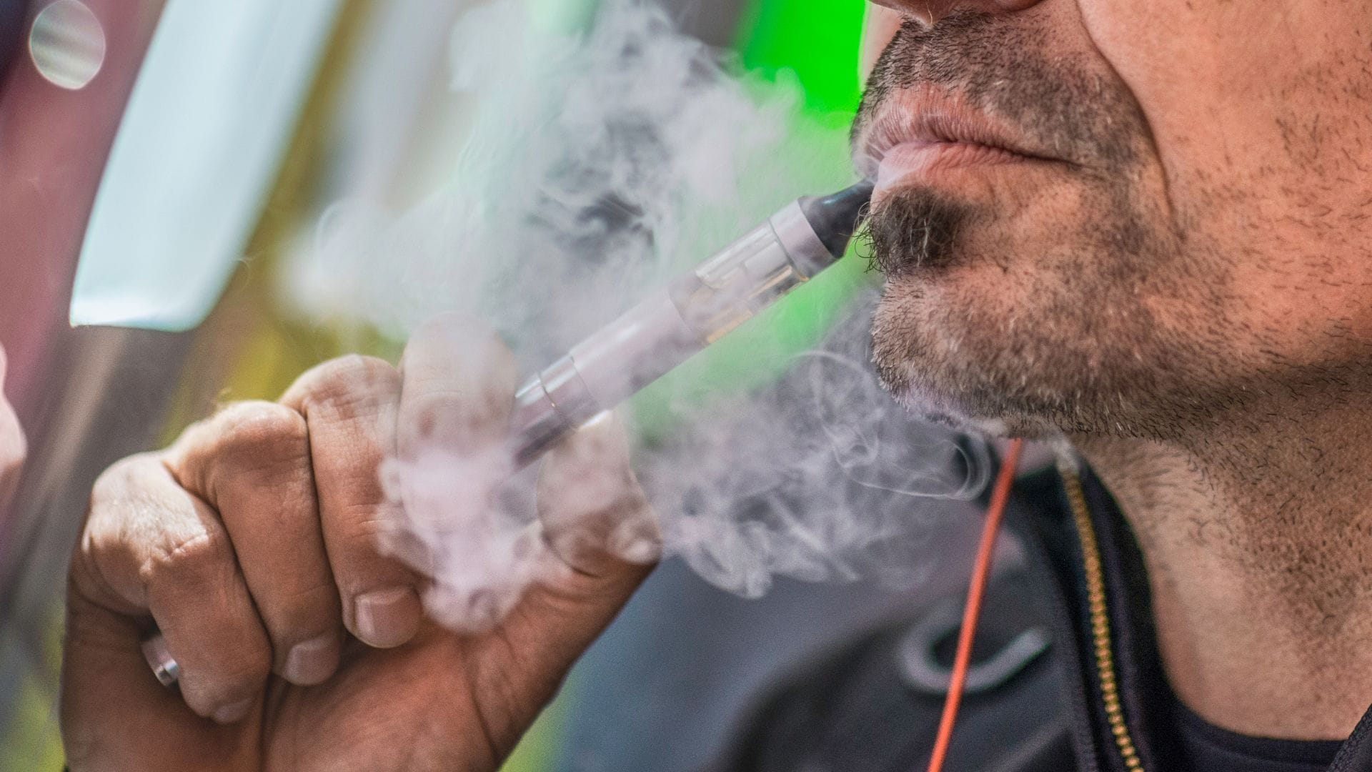 Fumar cigarrillos electrónicos eleva el riesgo de insuficiencia cardíaca