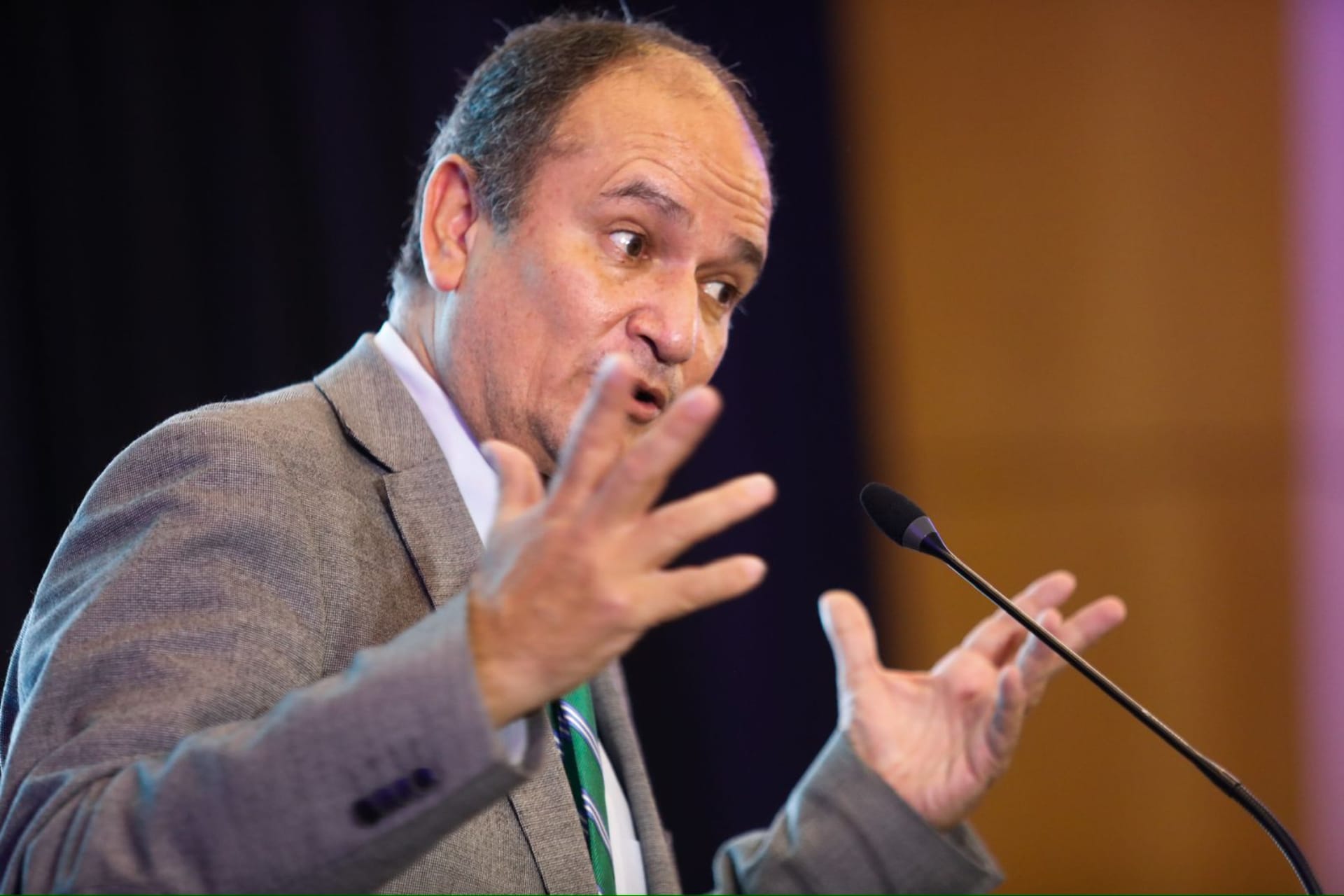 “Le imploro”: El desesperado llamado del gobernador del Biobío al Fiscal Nacional Económico por Huachipato