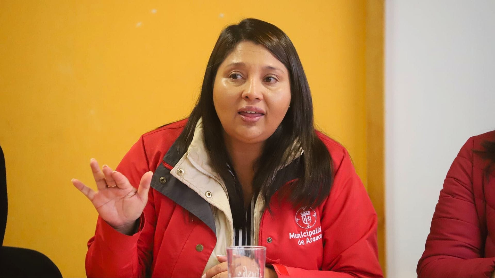 Denuncian a alcaldesa de Arauco por pedir a  funcionarios entregar su sueldo para campaña de reelección