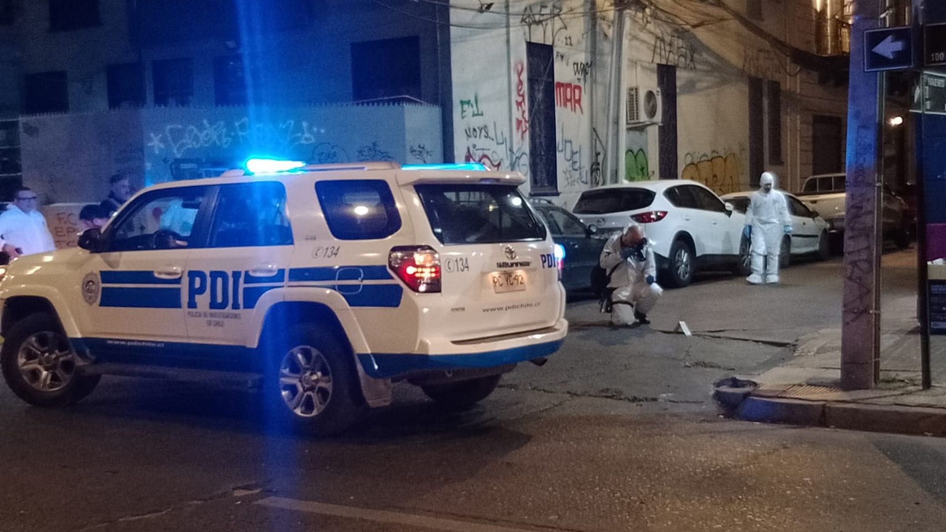 Atacantes se bajaron de un auto y le dispararon: Hombre muere tras ser baleado en la vía pública en pleno centro de Viña del Mar