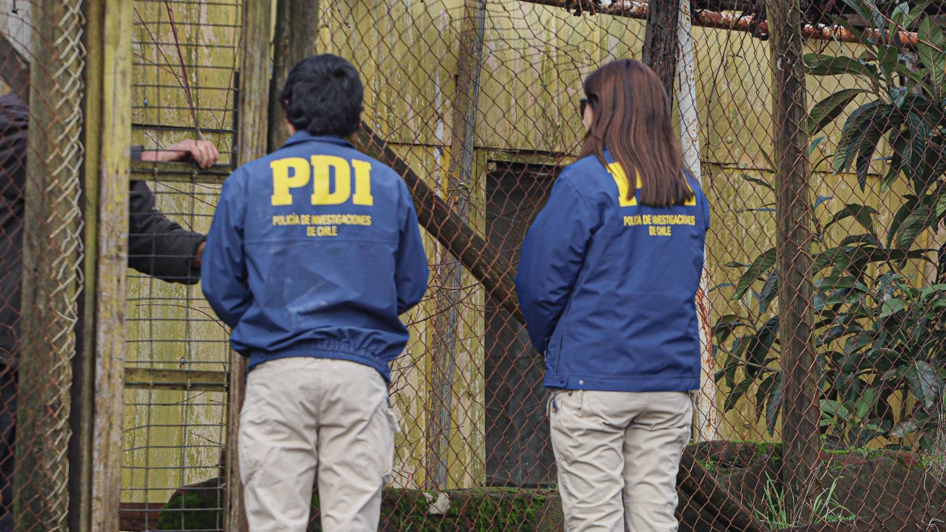 Condenan a 20 y 15 años de cárcel a sujetos que mataron a un hombre y lo dejaron en una cancha de Concepción