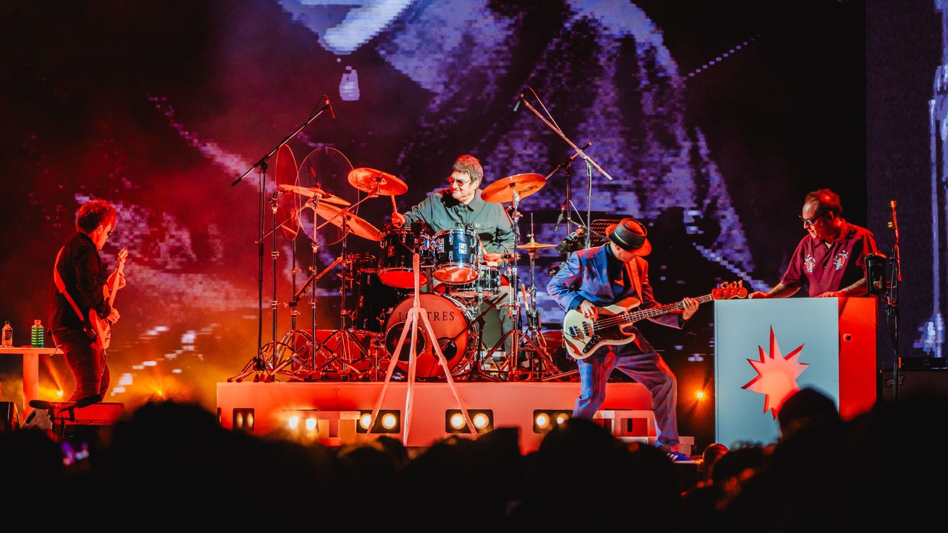 Repasando sus clásicos: Los Tres concretó el debut de sus shows en Santiago deslumbrando a su fanaticada