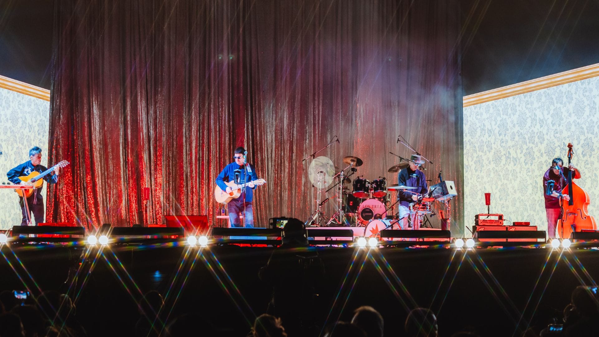 Los Tres agotan su tercera fecha en Santiago luego de cautivador concierto en Concepción