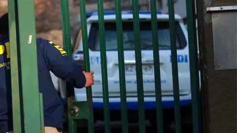 Hombre es asesinado de un disparo en la cabeza mientras se encontraba con su pareja en su vivienda de San Pedro de la Paz