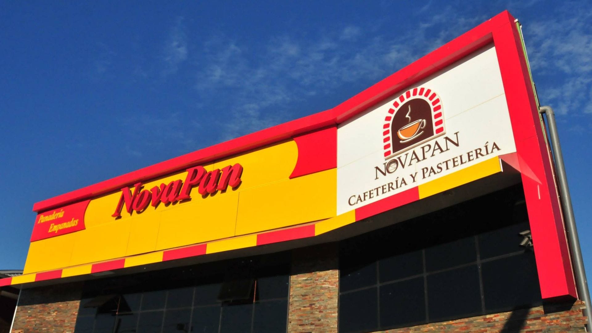 Delincuentes asaltan conocida pastelería del camino entre Concepción y Penco: Golpearon al dueño y a clientes