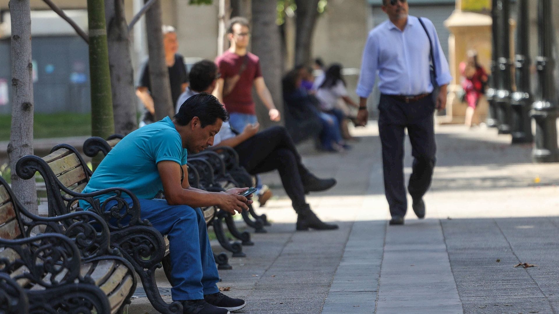 Cifras de desempleo: En el país baja por primera vez en 12 meses y en el Biobío sigue al alza