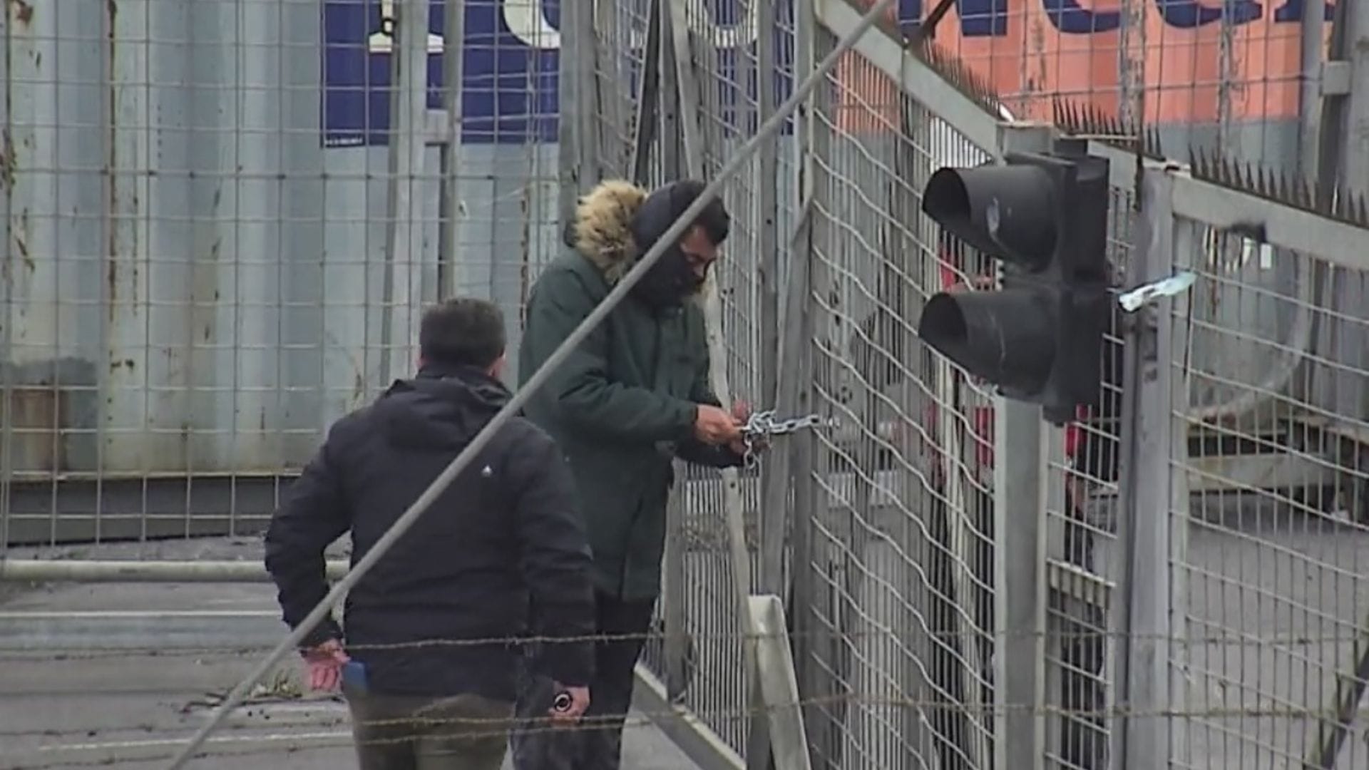 Puerto Coronel amplía querella contra trabajadores eventuales por amenazas y bloqueo de accesos
