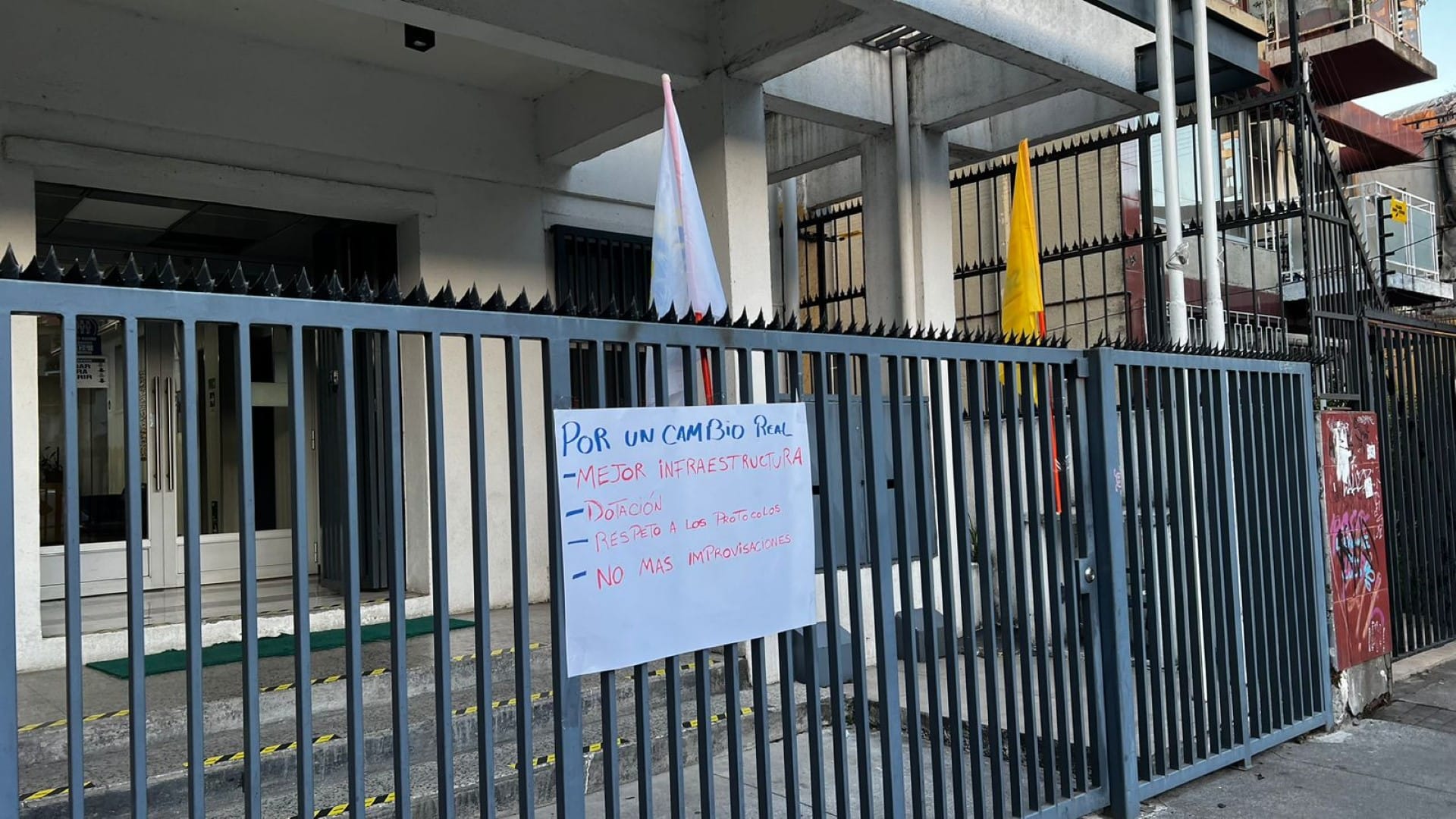 Funcionarios se tomaron el edificio del Sename en Concepción: Cuestionan puesta en práctica del servicio de reinserción juvenil