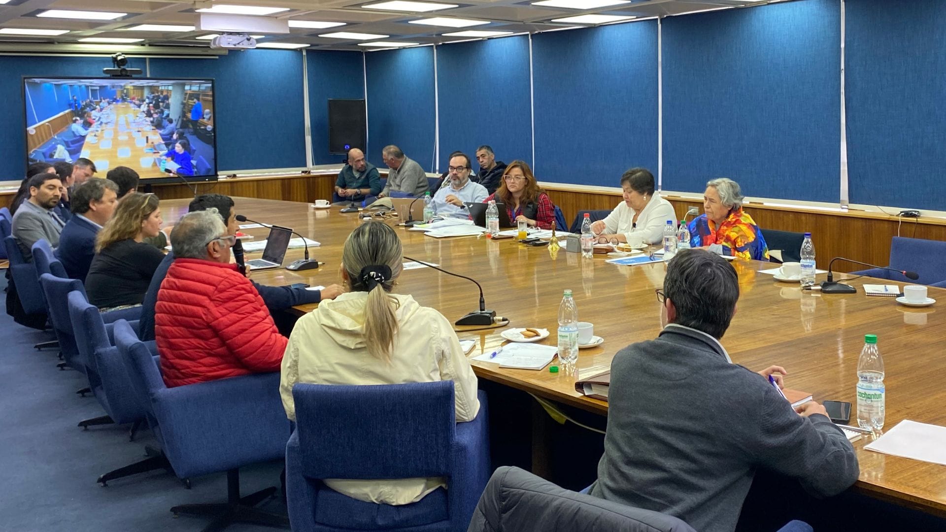 Tenso ambiente y ausencia de diputados marcaron la sesión de ley de pesca en el Biobío