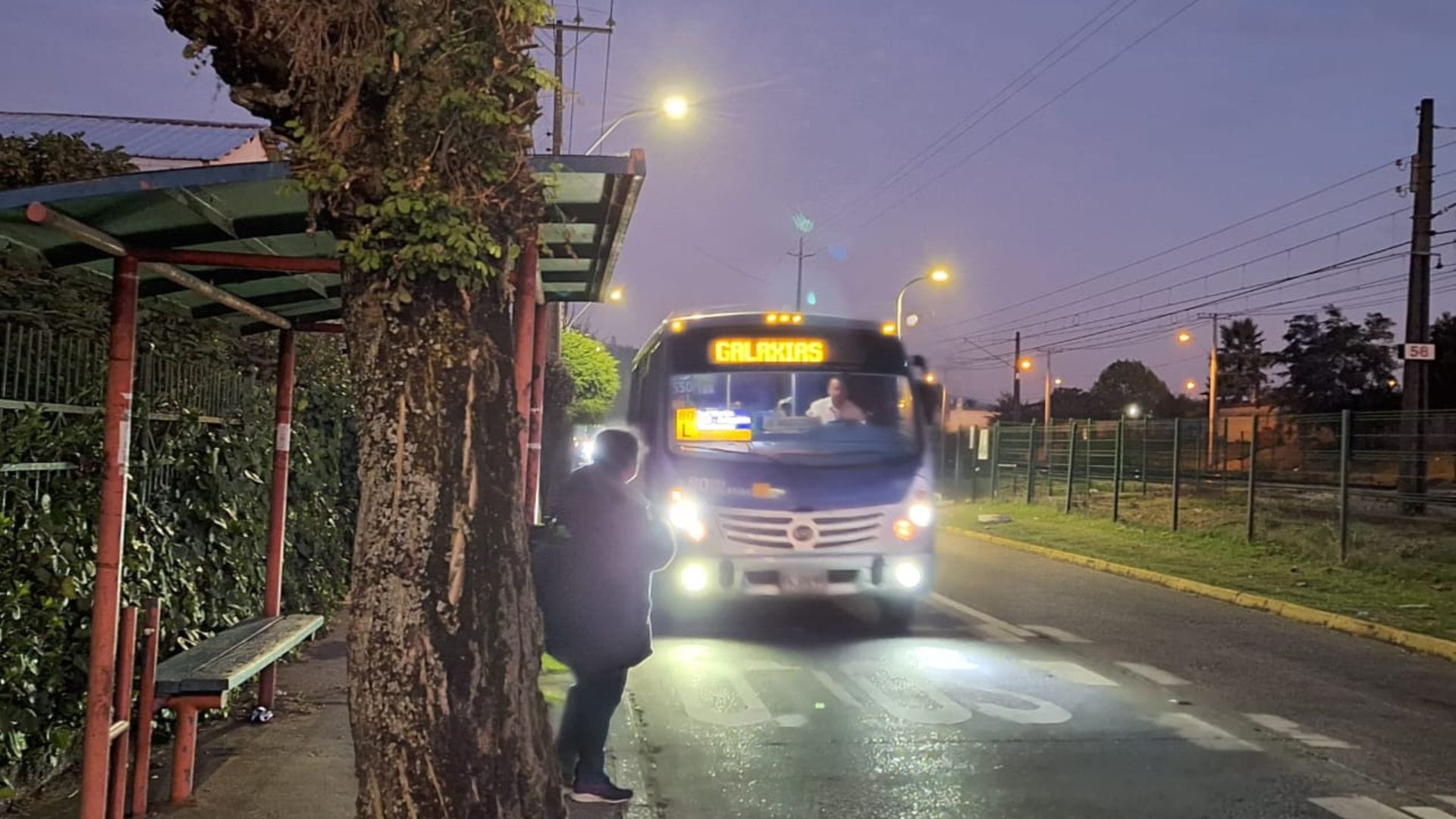 Vecinos del Valle la Piedra se organizan a través de grupo de WhatsApp para tomar la locomoción colectiva
