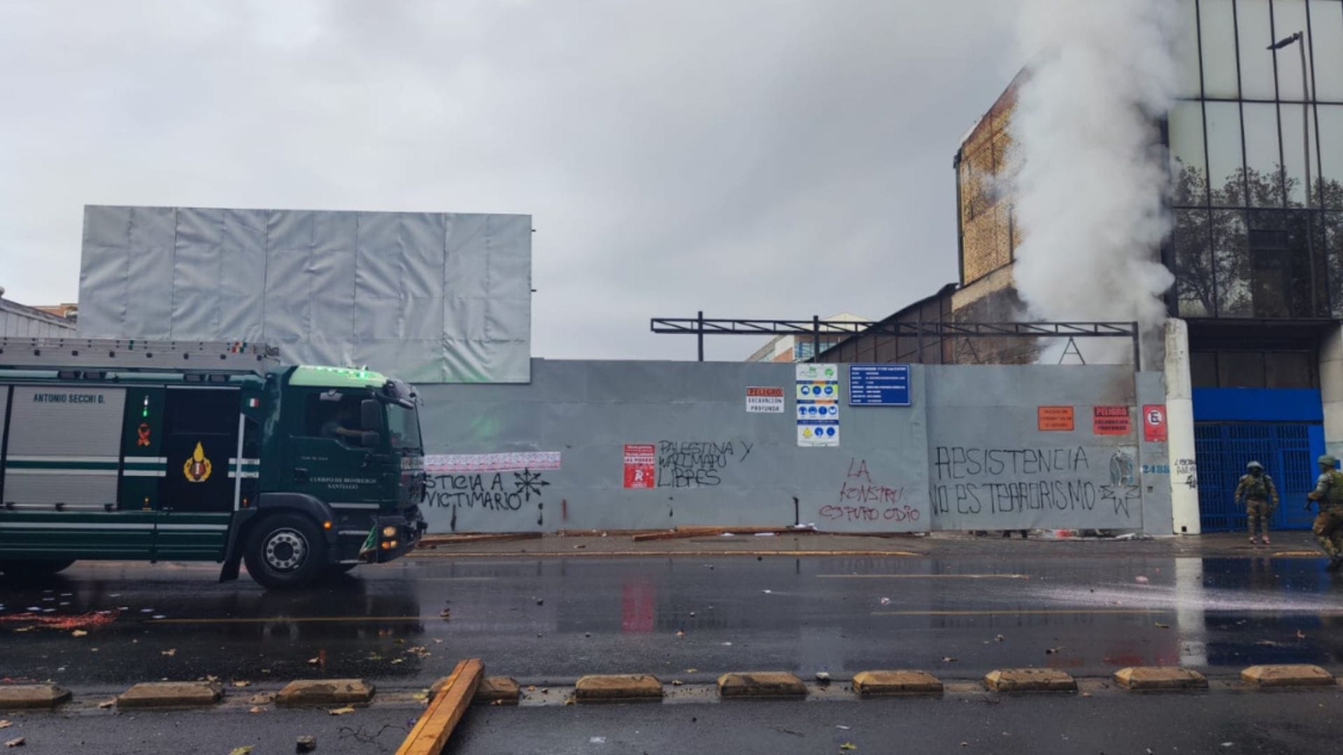 Conmemoración por el Día del Trabajador finalizó con 17 detenidos en Santiago