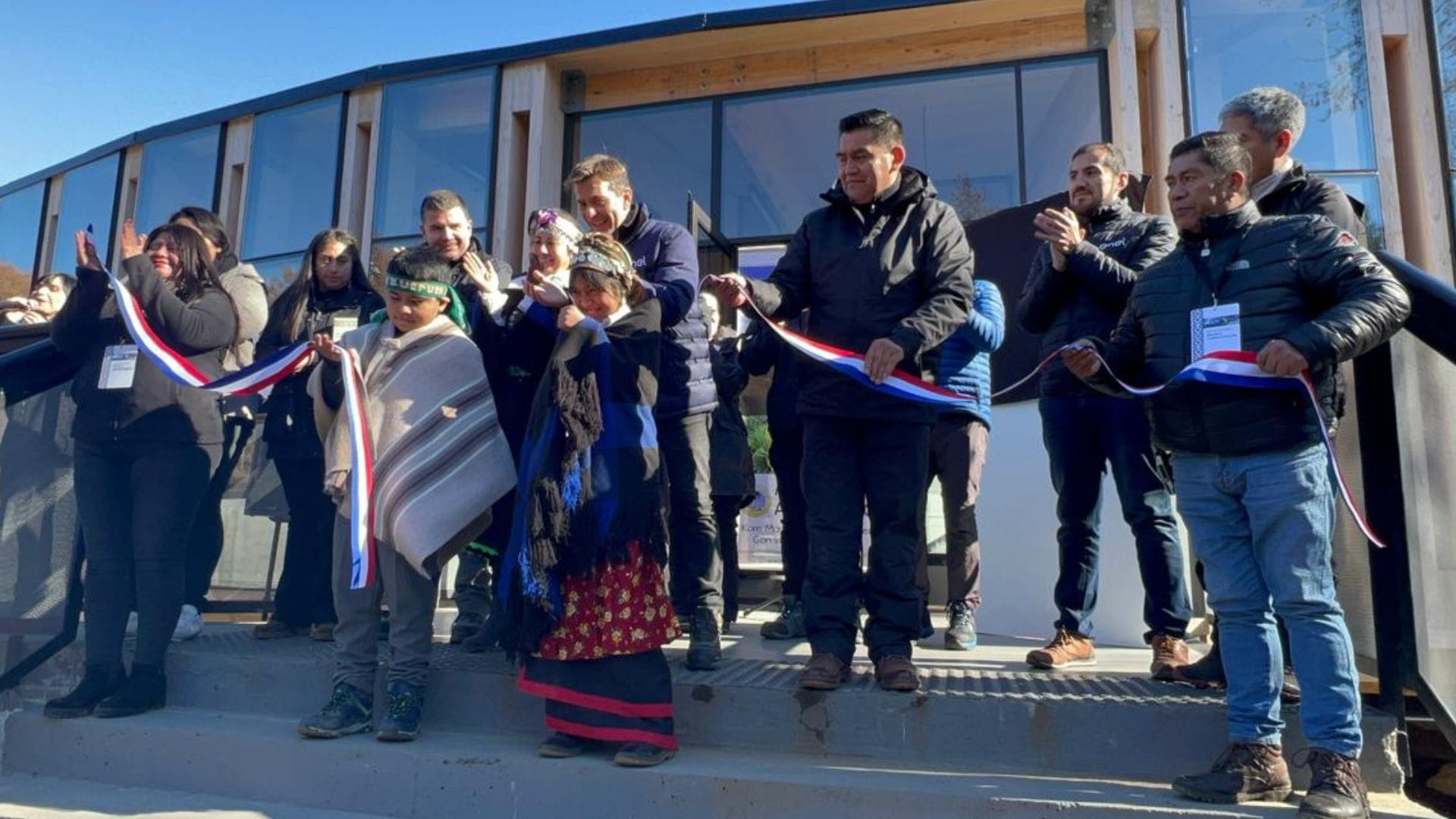 Tras años de lucha por inundación de terreno sagrado mapuche: Quepuca Ralco recibe moderna escuela intercultural en Alto Biobío