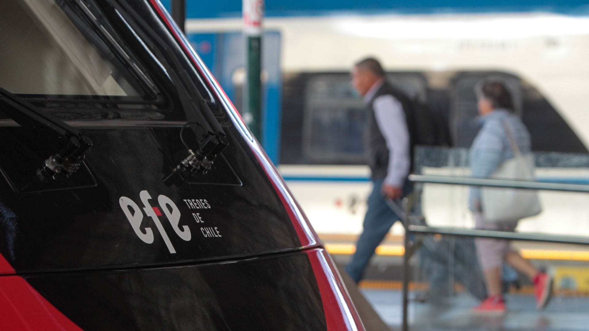 Hombre fallece tras ser atropellado por moderno tren de pasajeros durante pleno servicio entre Santiago y Chillán