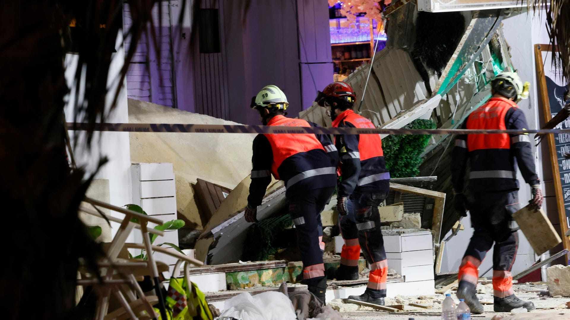 Al menos cuatro muertos y 16 heridos graves deja enorme derrumbe en restaurante lleno de clientes en España
