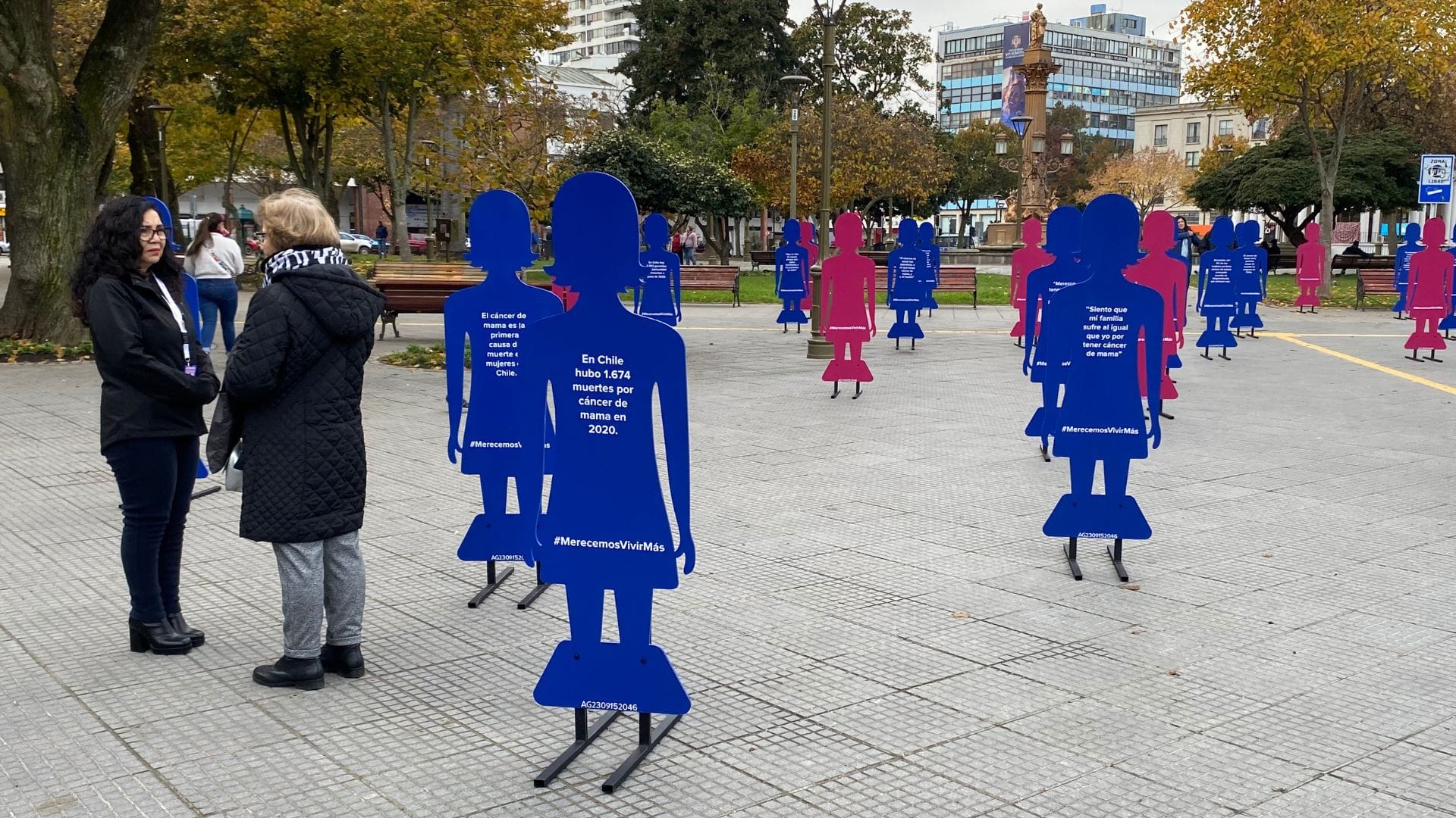 Intervención urbana en Concepción da cuenta de alarmantes brechas en atención al cáncer de mama